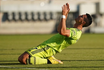 Ronaldo lập kỷ lục cực buồn trong ngày MU 'vụn vỡ' trước Brentford