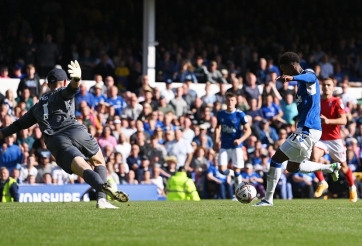 Sao trẻ tỏa sáng, Everton thoát trận thua bẽ bàng trước nhược tiểu