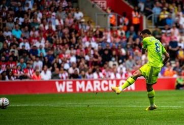 Bruno Fernandes lập siêu phẩm trong ngày MU nối dài chuỗi trận chiến thắng