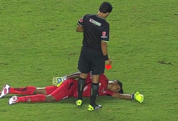 VIDEO: Cầu thủ ăn vạ 'trơ trẽn' đến nỗi Neymar phải gọi bằng sư phụ