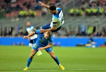 Đỉnh cao phòng ngự, người Ý tiễn người Anh xuống hạng trong nước mắt