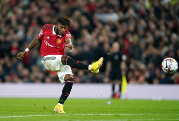 Fred hủy diệt như thế nào trong trận MU đại thắng Tottenham?