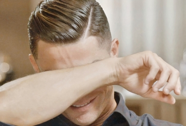 Ronaldo bật khóc nức nở, lộ sự thật đau lòng về MU và gia đình