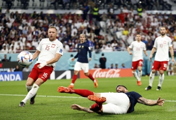 Trực tiếp Pháp 0-0 Ba Lan: Suýt chút nữa mắc sai lầm