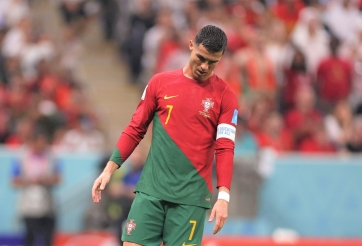 Phẫn nộ vì dự bị, Ronaldo nổi điên đập thô bạo 'niềm tự hào' của cuộc đời