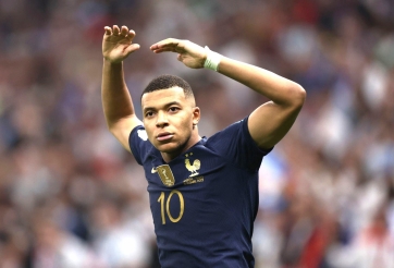 Gạt qua nỗi buồn, Mbappe khiến thế giới ngả mũ vì hành động tuyệt vời