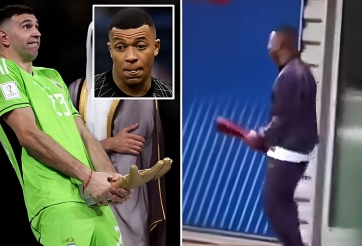 Mbappe nhận chỉ trích vì hành động tái hiện thủ thành Emiliano Martinez