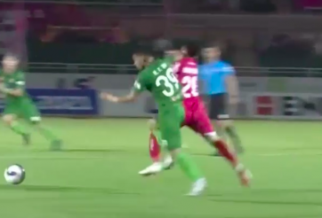 Giật cùi chỏ thô bạo, cầu thủ Sài Gòn bị đuổi khỏi sân