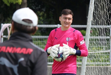 VIDEO: Văn Lâm bị những chân sút J.League 'bón hành'