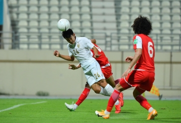 ĐT Thái Lan dùng 'thần đồng 18 tuổi' khiến đại diện Trung Á choáng váng