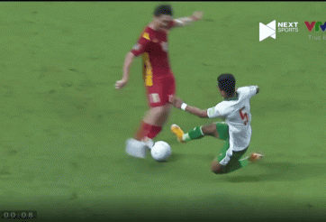 Pha phạm lỗi 'rợn người' của cầu thủ Indo khiên Tuấn Anh rời sân