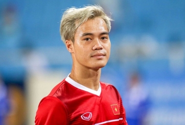 CĐV Malaysia xúc phạm Văn Toàn, tố 'ăn vạ còn hơn cả Bruno Fernandes'