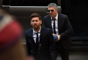 Một đời đứng sau Messi