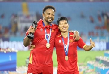 Nguyễn Xuân Son nhận thưởng nóng 100 triệu đồng cùng xe hơi trị giá 600 triệu