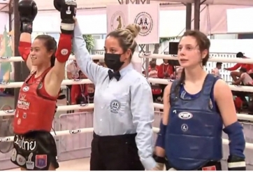 Đánh không đối thủ, nữ võ sĩ Việt Nam giành ngôi vô địch tại giải Muay thế giới 2021