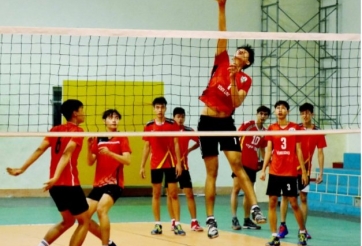 Đội bóng chuyền Vĩnh Long mang cầu thủ cao 2m14 đến tham dự giải VĐQG 2022