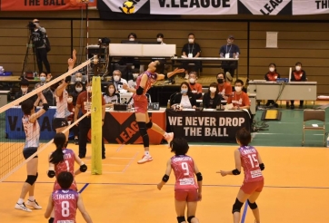 Thanh Thúy bùng nổ, PFU BlueCats vẫn thua ngược Hisamitsu Springs