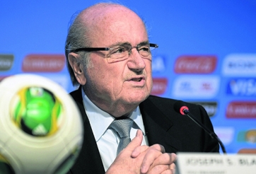 Sepp Blatter 'nóng mặt' vì thói ăn vạ trong bóng đá