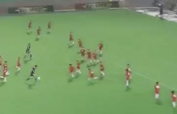 Video hài hước: Kagawa và đồng đội chấp 55 cầu thủ thi đấu