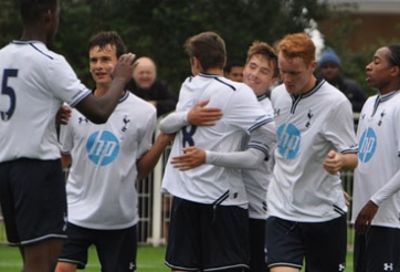 Video: Xem giò sức mạnh của U19 Tottenham Hotspur