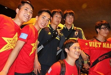 Video bóng đá: U19 Nhật Bản được NHM Việt Nam chào đón nồng nhiệt tại sân bay