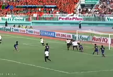 Video bóng đá: Pha bỏ lỡ khó tin của U19 Tottenham