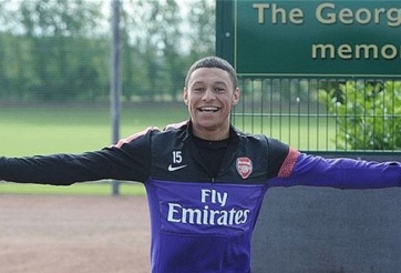 Arsenal đón tin vui từ Oxlade-Chamberlain