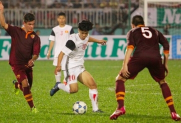 Video bóng đá: Công Phượng nhiều lần khiến cho hàng thủ U19 AS Roma rối loạn