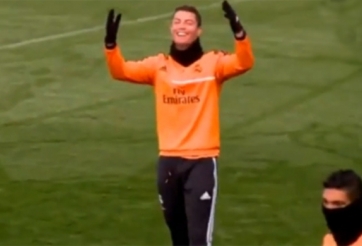 Video bóng đá: Ronaldo phấn khích ăn mừng pha bóng kỹ thuật trên sân tập