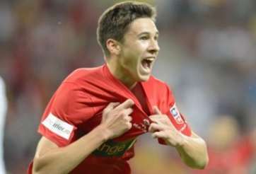 Man United đàm phán với sao trẻ Romania