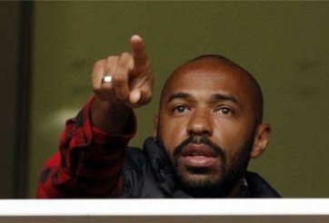 Henry khuyên Xavi nên gắn bó với Barcelona