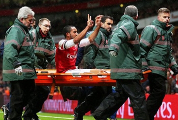 Arsenal kinh doanh ám hiệu gây tranh cãi của Theo Walcott