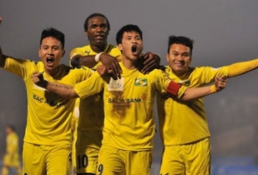 Thắng đậm QNK.QN, SLNA soán ngôi đầu BXH của Hà Nội T&T