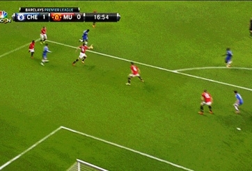 7 cầu thủ MU đứng nhìn Eto'o ghi bàn