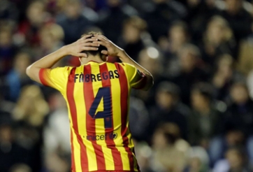 Fabregas cả gan 'bật' Martino ngay trên sân