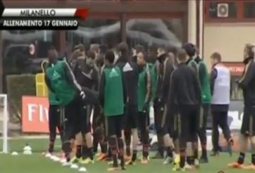 Video hài hước: Siêu quậy đấm đá Balotelli giở võ bắt nạt đồng đội