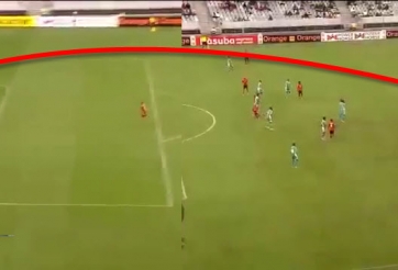 Video: Pha sút phạt của Dario Khan khiến CR7 và Messi phải chào thua