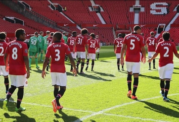 Khảo sát fan MU: Giữ Valencia, bán Ashley Young, Nani và... Fellaini