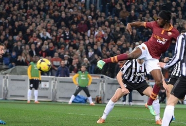 Video bóng đá: Gervinho đánh gót ghi bàn ảo như Ibra