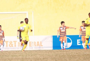 Hà Nội T&T 1-3 V.Ninh Bình: Chủ nhà không đòi được nợ