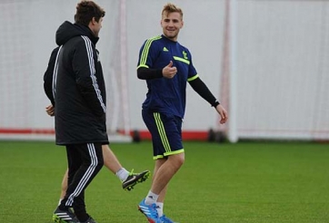 Chi 23 triệu bảng, MU quyết chiêu mộ Luke Shaw