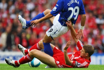 Video: Khả năng phòng ngự đáng kinh ngạc của Steven Gerrard