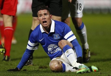 KINH HOÀNG: Sao Everton gãy đôi cổ chân