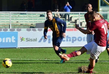 Totti ghi bàn, Roma thu hẹp khoảng cách với Juve