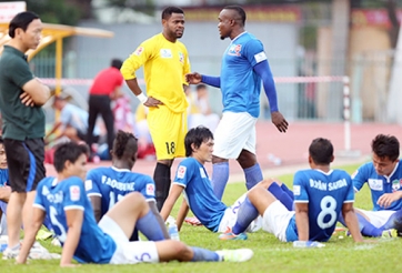 Cầu thủ Việt hối hả vì Tết