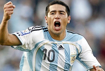 Ronaldinho, Ronaldo không... khôn bằng Riquelme