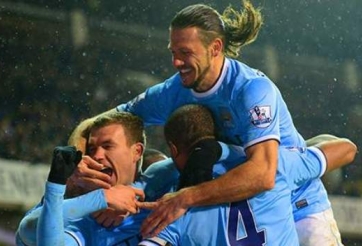 Đè bẹp Tottenham 5-1, Man City lên ngôi đầu giải ngoại hạng Anh