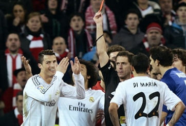 Ronaldo lĩnh thẻ đỏ, Real Madrid mất cơ hội qua mặt Barca