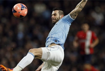 Hết Chelsea, tới Man City 'nhường' chức vô địch cho Arsenal