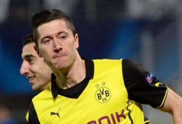 Bị lăng mạ, Lewandowski điên tiết tấn công CĐV